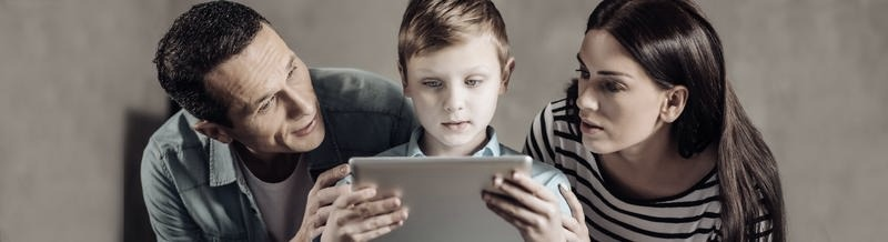 Czy rodzic może sprawdzać telefon dziecka? Prawa i granice prywatności