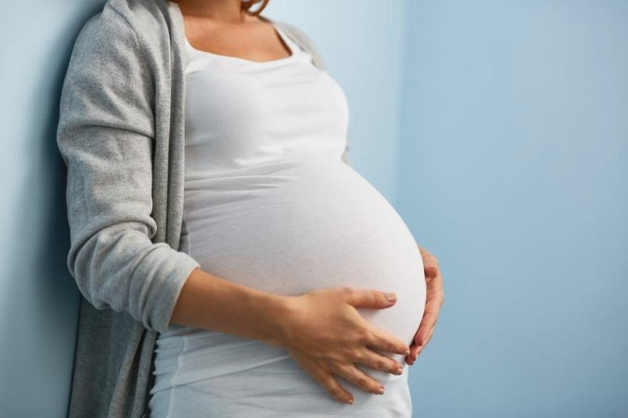 Kichanie podczas ciąży a bezpieczeństwo dziecka – co warto wiedzieć