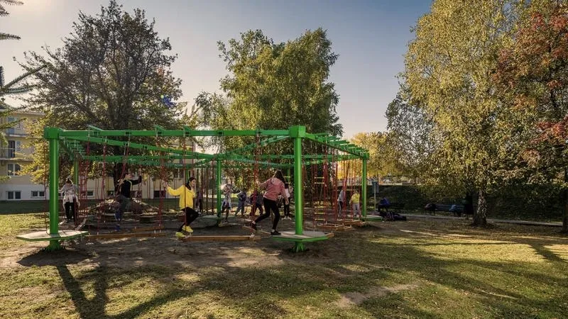 Park linowy Spała — atrakcje, trasy i aktualne godziny otwarcia
